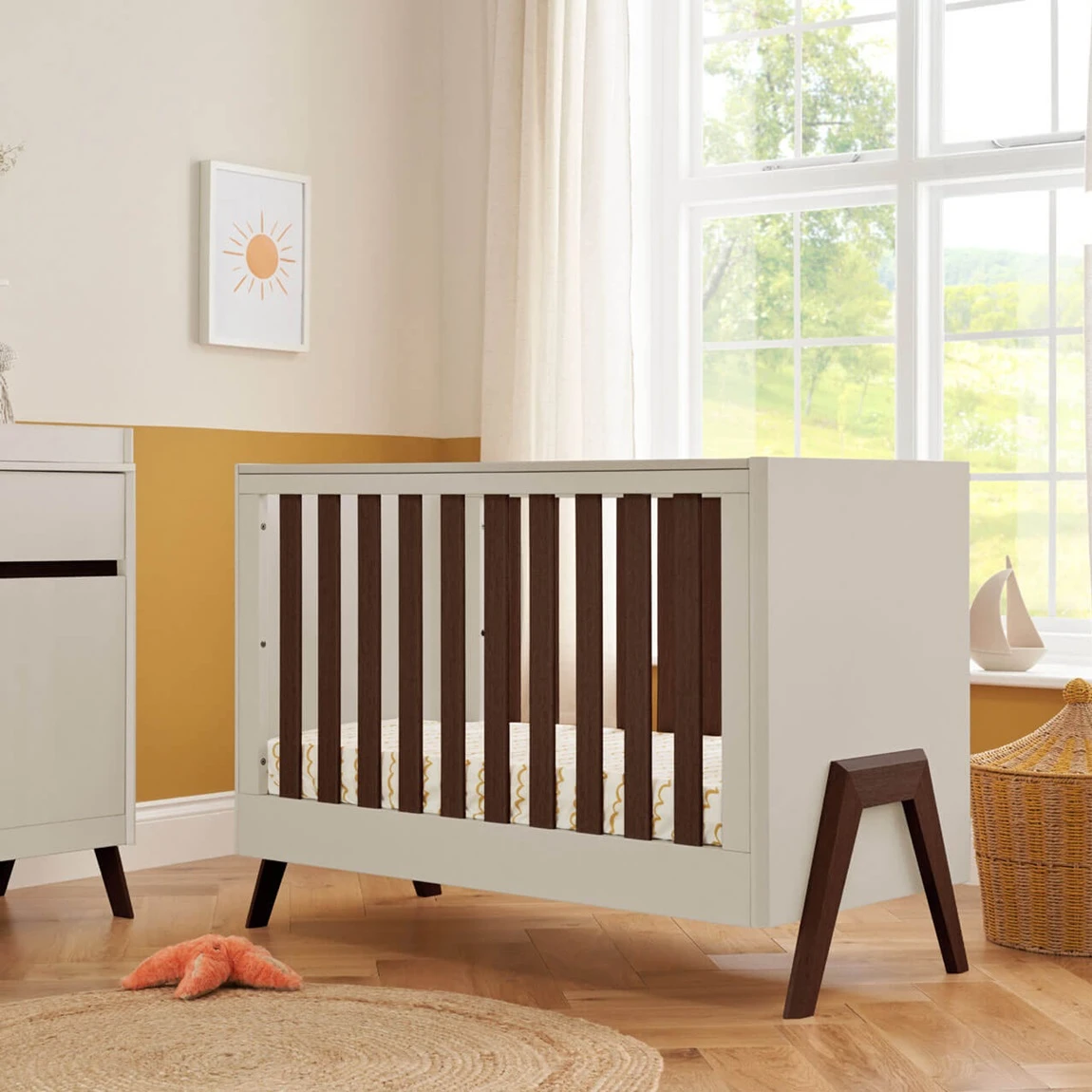 Tutti Bambini Fuori 4in1 2 Piece Nursery Room Set – White Sand/Warm Walnut 11 Tutti Bambini Fuori 4in1 2 Piece Nursery Room Set – White Sand/Warm Walnut - Image 9